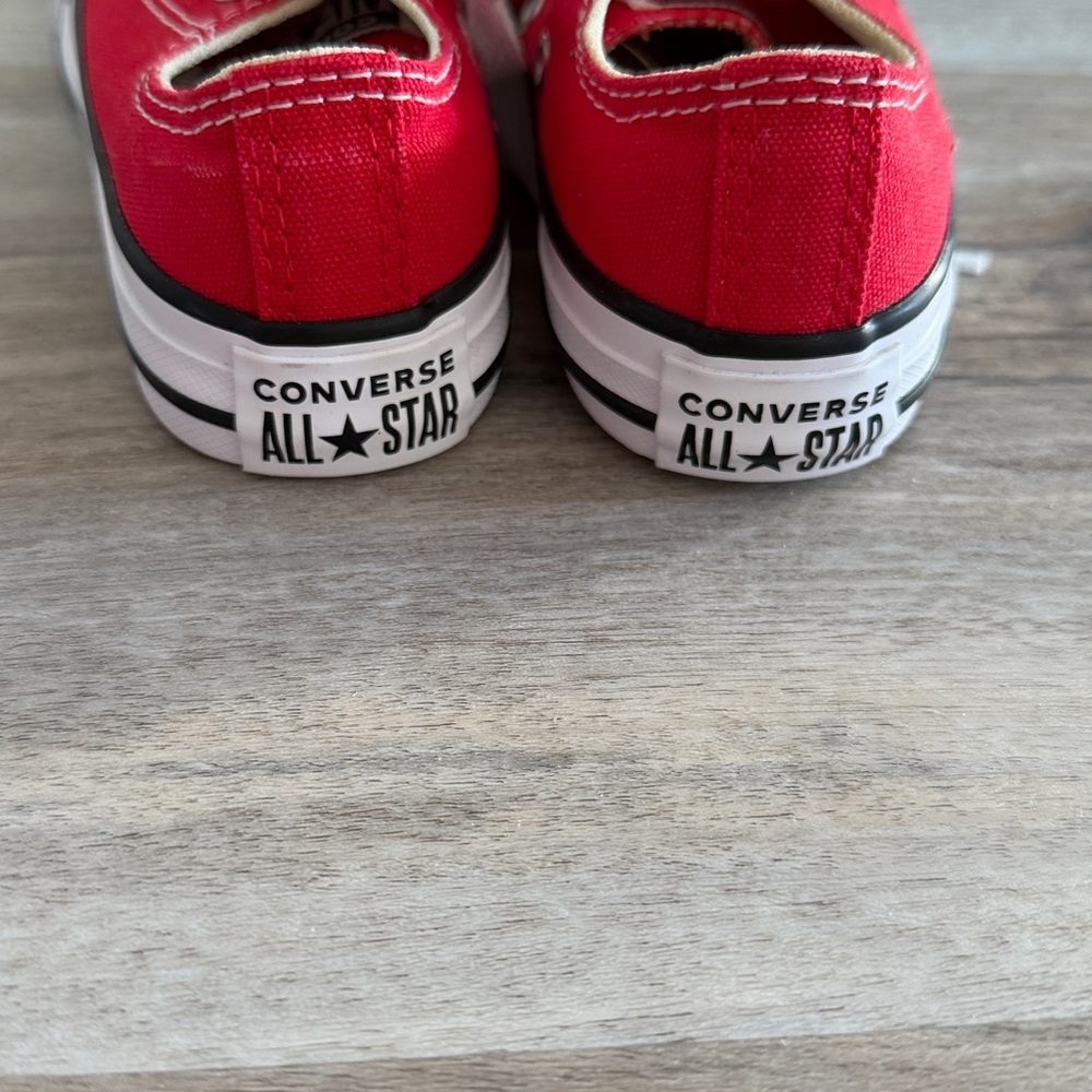 Kids red converse size 11 youth unisex - Picture 5 of 6